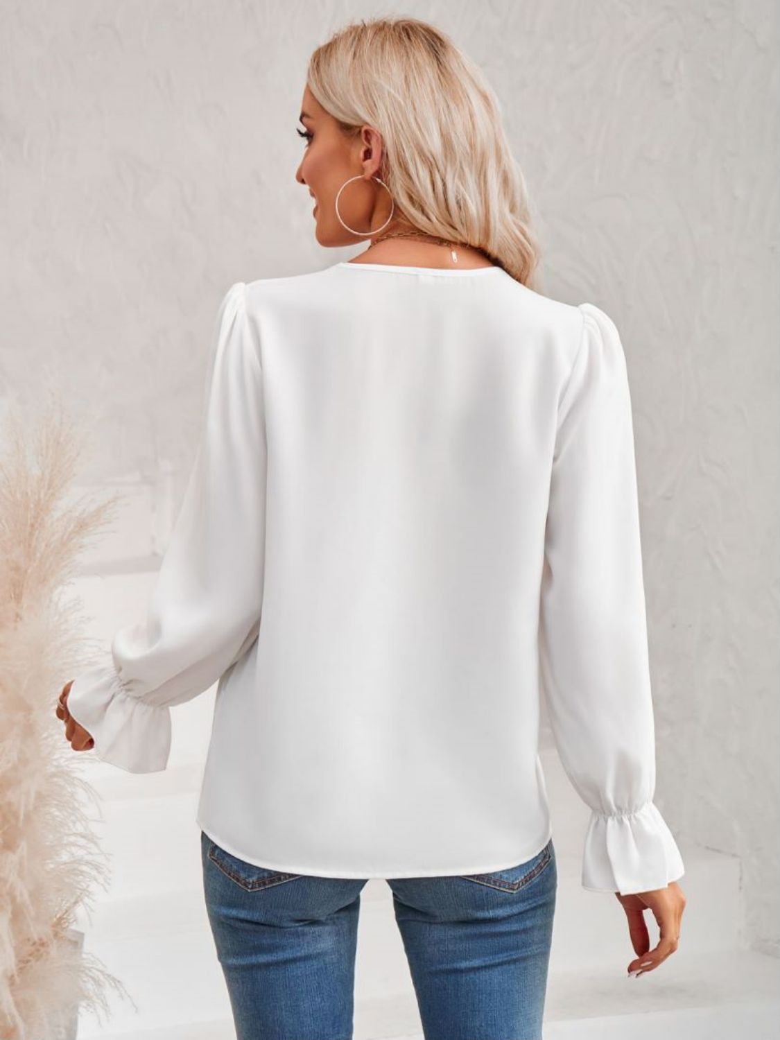 Contrast Women's Trim Flounce Sleeve V-Neck Blouse