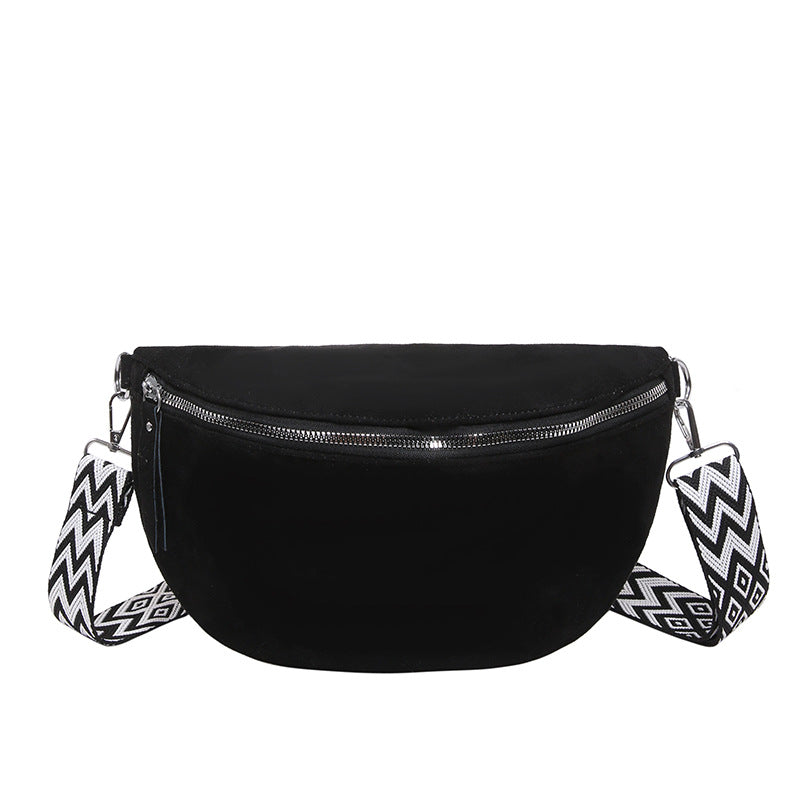 Black waist bag with a zigzag strap on a white background