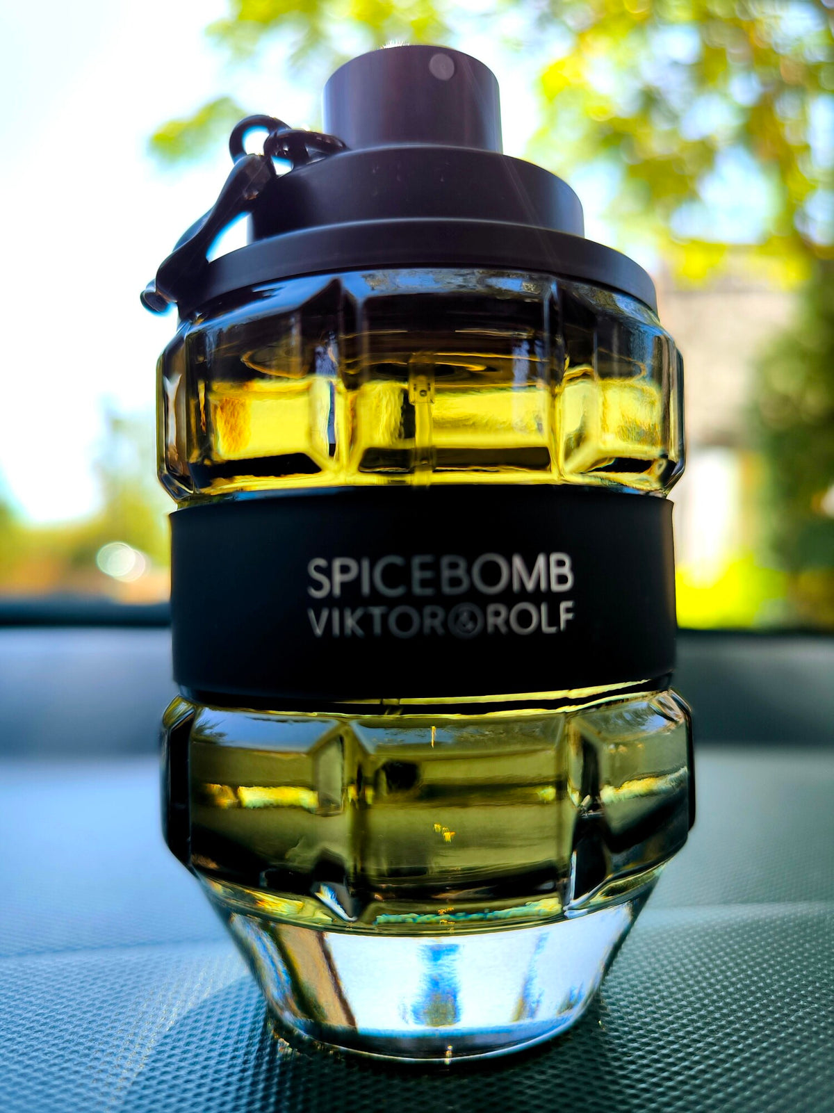 Viktor & Rolf Spicebomb Cologne: Wild, Seductive & Addictive