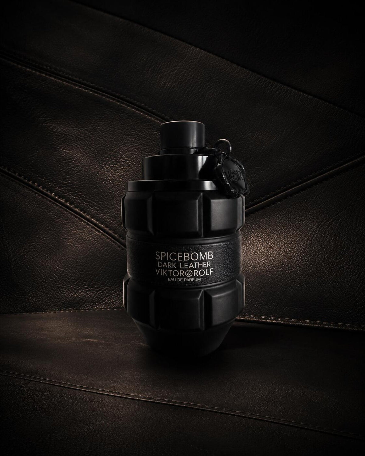 V&R Spicebomb Dark Leather: Smoldering Allure & Bold Elegance