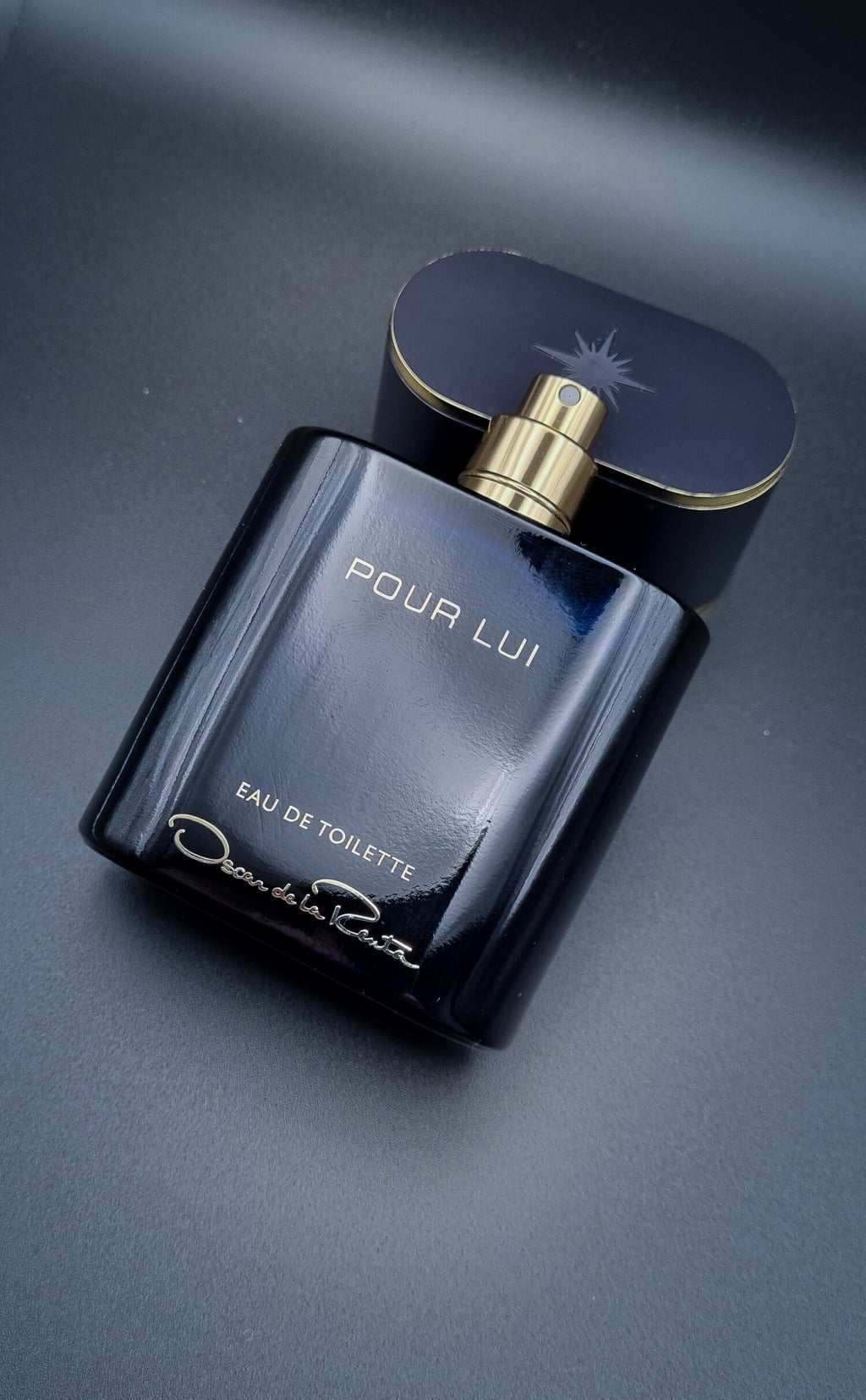 Oscar Pour Lui: Timeless Masculine Elegance in Every Spray
