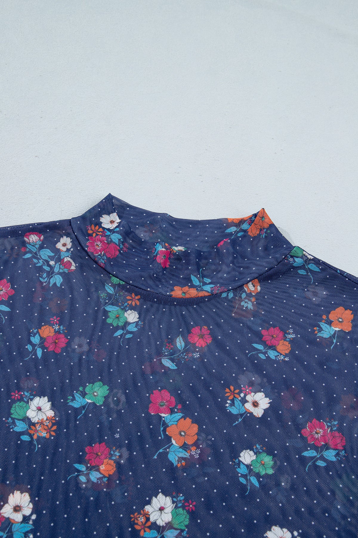 Chic Women's Blue Polka Dot Floral Sheath Top collar view