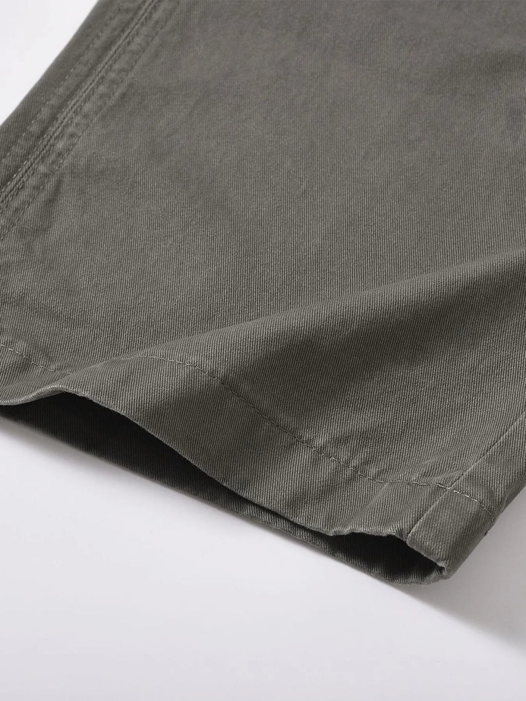 Men's Versatile Loose Fit Cargo Jeans ankle hem view