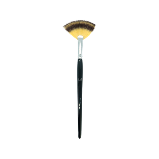Illuminate your look with the iLM Cosmetic Fan Brush and let your radiance shine! </span>This light and airy brush effortlessly sweeps on powders, creating a flawless finish. Its unique flat shape makes it perfect for applying dewy highlight, diffusing cheek color, and removing excess powder. Give your makeup look a little extra oomph with this must-have brush!